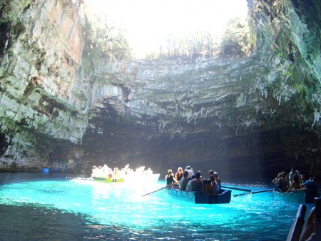Κοινό Κτήμα File:Lake-Melissani.JPG Ανέβηκε από τον Christos Vittoratos Μεταφορτώθηκε:14 Νοεμβρίου 2006
